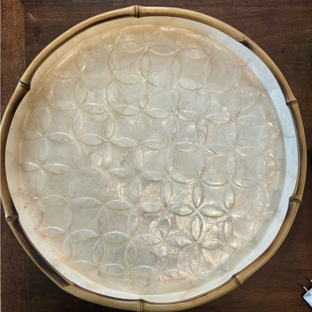 TIRAM CAPIZ AND BAMBOO ROUND TRAY. - Picture 8 of 11